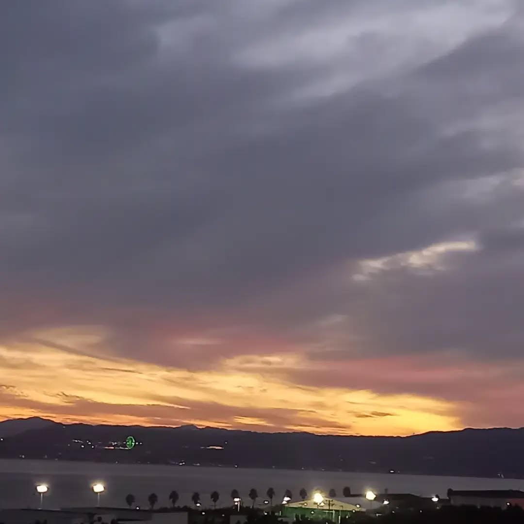 YOSAPARKropos東垂水店のルルオン中に見える、夕方